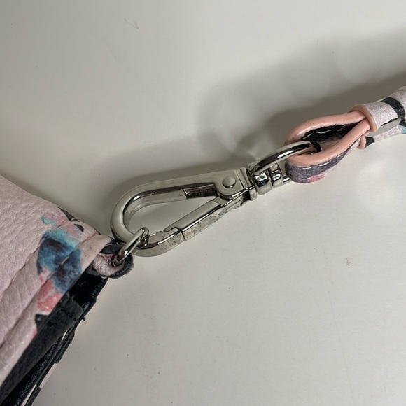 Betsey Johnson Xocelly clutch tri-fold wallet wristlet in pale pink animal print - Picture 3 of 12